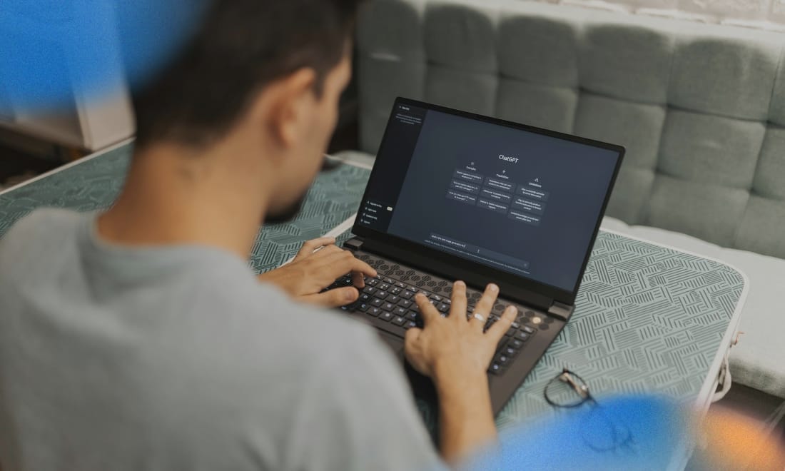 Phản ứng từ cộng đồng & chuyên gia AI